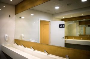 Andamur Guarromán and La Junquera renew their shower and toilet facilities