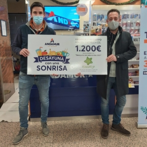 Andamur y su equipo hacen una donación a ASPANAFOA con su acción solidaria “Desayuna con una Sonrisa”