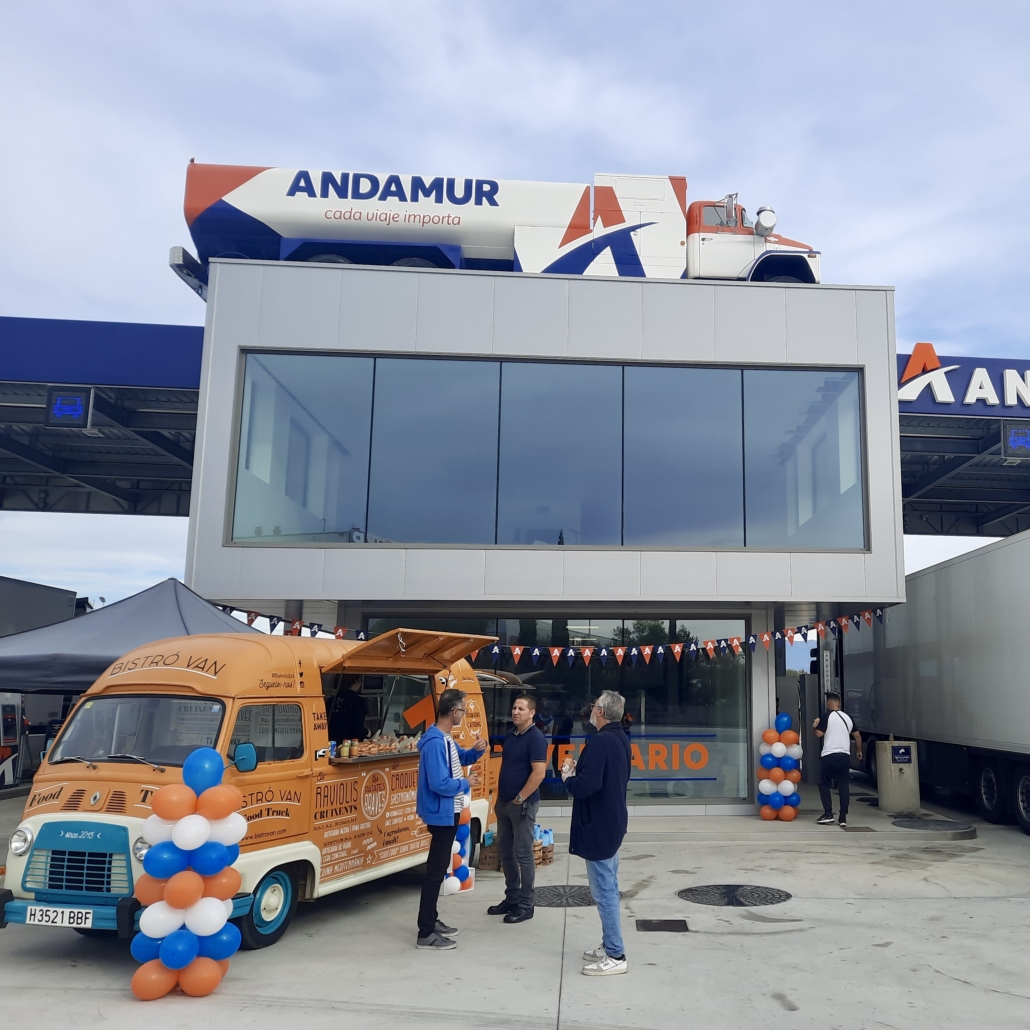 The Andamur La Junquera-Llers Service Area celebrates one year on the carrier route