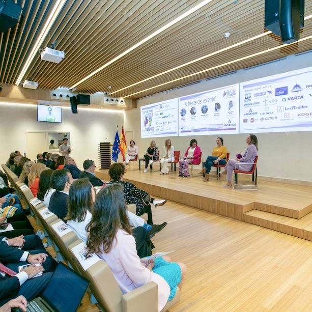 Andamur continúa con su firme apuesta por la igualdad de la mujer en el sector del transporte participando en el primer Congreso Nacional de la Mujer en el Transporte